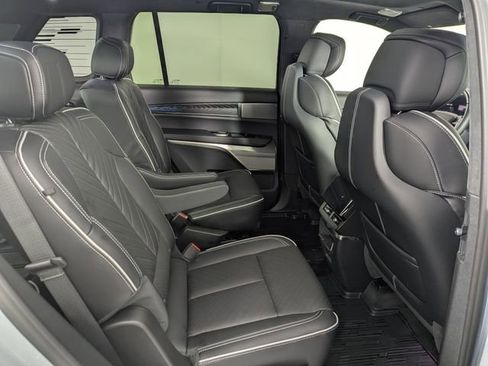 Used 2026 Cadillac Vistiq Platinum w/ LPO, Floor Liner Package AWD/4WD image 24