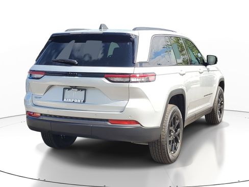 New 2026 Jeep Grand Cherokee Altitude RWD image 4