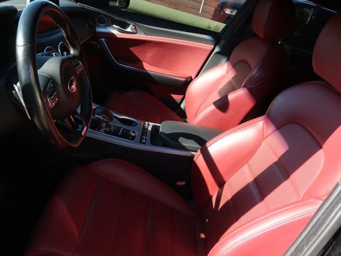 Used 2018 Kia Stinger GT2 image 17