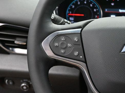 Used 2023 Chevrolet Traverse RS FWD image 16
