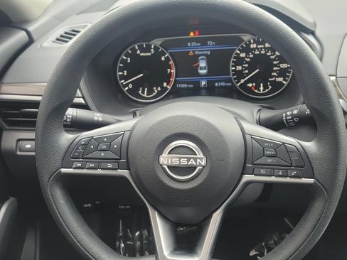 Used 2023 Nissan Altima 2.5 SV FWD image 19