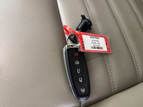 Used 2019 Ford Escape SEL AWD/4WD image 28