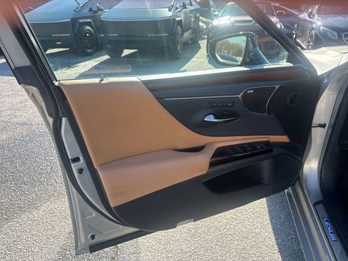 Used 2022 Lexus ES 300h Ultra Luxury image 27