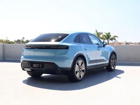 Used 2025 Porsche Macan 4S Electric image 9