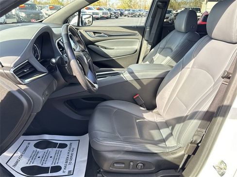 Used 2023 Buick Enclave Essence image 18