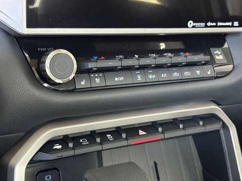 Used 2024 Toyota Tundra Limited AWD/4WD image 18