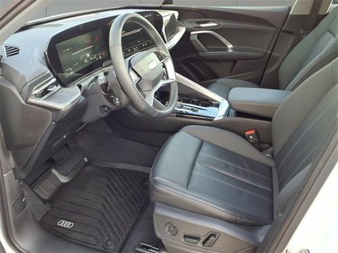 Used 2025 Audi Q5 Premium w/ Convenience Package image 14