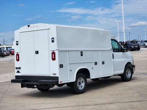 New 2025 Chevrolet Express 3500 w/ Power Convenience Package image 4