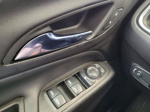 Used 2023 Chevrolet Equinox LT FWD image 27
