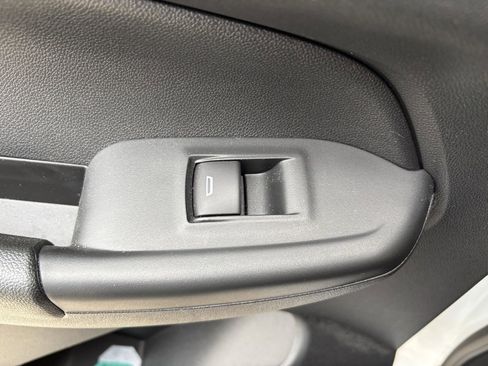 Used 2021 Chevrolet TrailBlazer LT w/ LPO, Blackout Package image 24