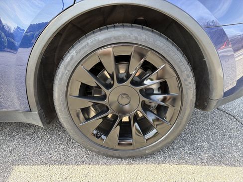 Used 2021 Tesla Model Y Long Range image 31