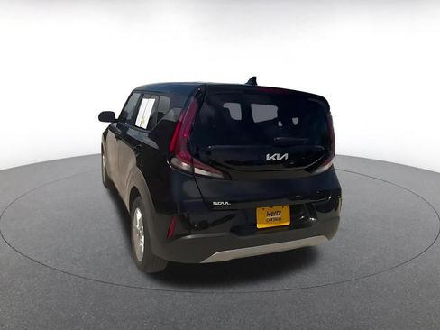 Used 2025 Kia Soul LX w/ LX Technology Package FWD image 11