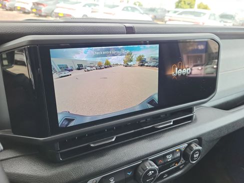 Used 2024 Jeep Gladiator Sport image 21