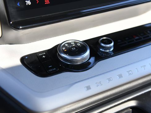 Used 2025 Ford Expedition Active image 21