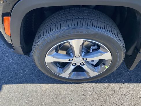 New 2025 Jeep Grand Cherokee L Limited w/ Luxury Tech Group II image 10