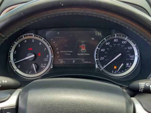 Used 2022 Toyota Highlander XLE FWD image 25