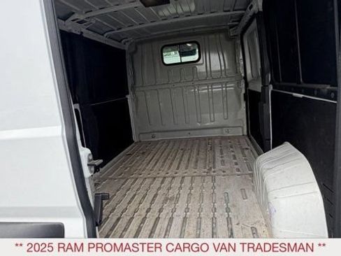Used 2025 RAM ProMaster 2500 w/ Convenience Group FWD image 10
