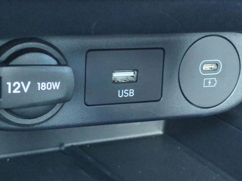 Used 2025 Hyundai Elantra Limited FWD image 27