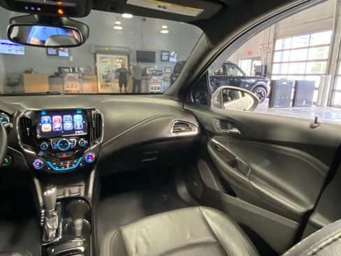 Used 2018 Chevrolet Cruze Premier w/ Premier True North Edition FWD image 31