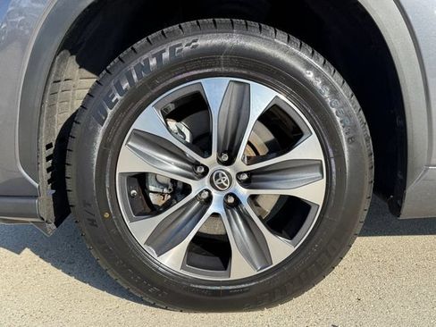 Used 2023 Toyota Highlander XLE FWD image 10