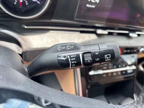 Used 2023 Kia Carnival EX FWD image 24
