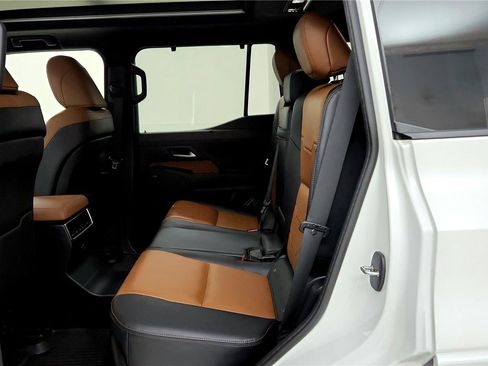 Used 2024 Lexus GX 550 w/ Accessory Package (2T) AWD/4WD image 22