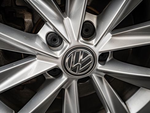 Used 2017 Volkswagen Golf Alltrack SE image 7