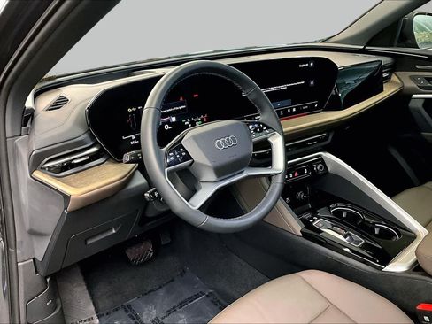Certified 2025 Audi Q5 Premium AWD/4WD image 17