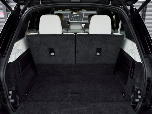 Used 2024 Land Rover Range Rover Long Wheelbase SE image 24