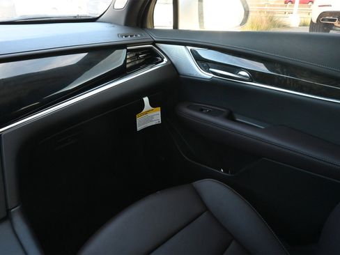 New 2024 Cadillac XT6 Premium Luxury w/ Technology Package image 8