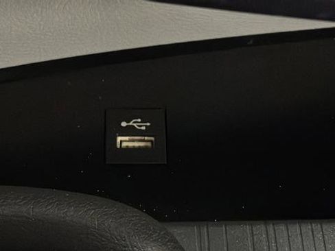 Used 2025 Toyota Sienna XLE FWD image 32