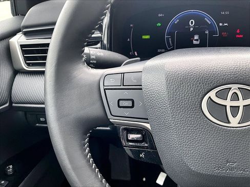 Used 2025 Toyota Camry SE FWD image 23