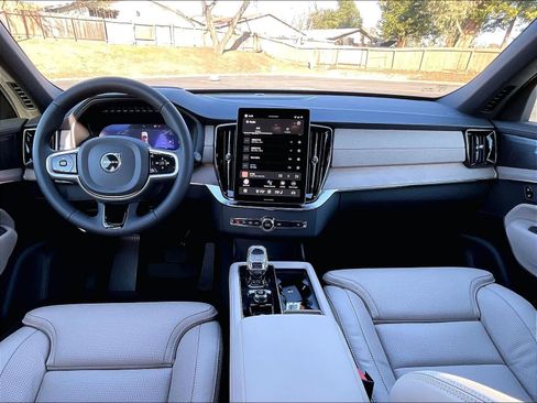 New 2026 Volvo XC90 B6 Ultra w/ Protection Package image 7