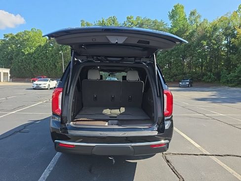 Certified 2023 GMC Yukon XL SLT w/ SLT Premium Package AWD/4WD image 14