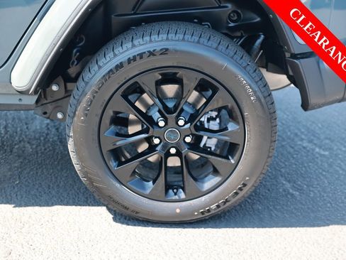 Used 2025 Jeep Wrangler Unlimited Sahara w/ Safety Group AWD/4WD image 11
