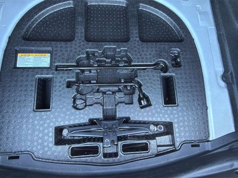 Used 2020 Toyota Camry LE image 21