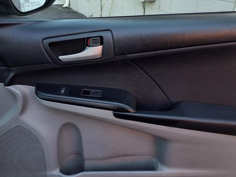 Used 2012 Toyota Camry LE image 24