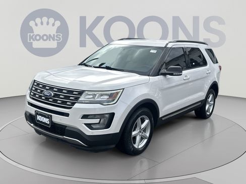 Used 2017 Ford Explorer XLT w/ Equipment Group 202A AWD/4WD image 5
