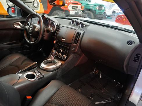 Used 2010 Nissan 370Z Touring image 29