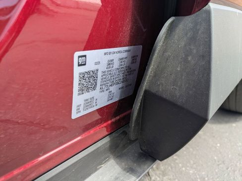 Used 2025 Chevrolet Trax LT w/ LT Convenience Package FWD image 35