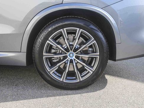 Used 2025 BMW X5 xDrive50e w/ Executive Package image 8