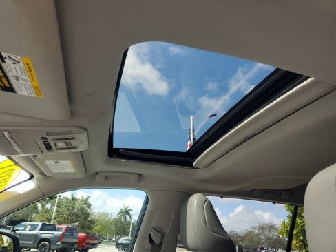 Used 2021 Toyota Highlander XLE image 20