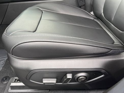 New 2025 Jeep Grand Cherokee L Limited w/ Black Appearance Package image 27