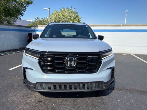 Used 2025 Honda Pilot Black Edition image 8