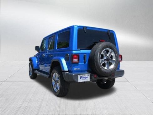 Used 2022 Jeep Wrangler Unlimited Sahara AWD/4WD image 5