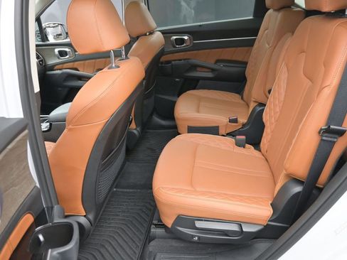 Used 2023 Kia Sorento SX Prestige image 13