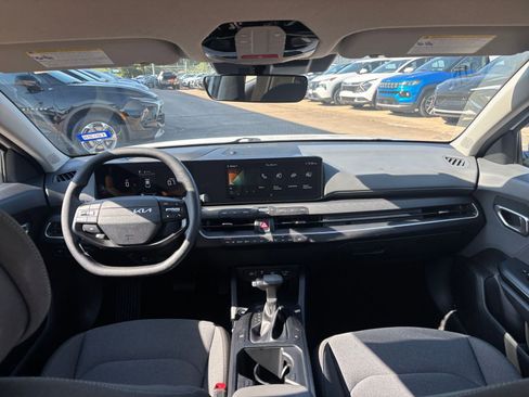 Used 2025 Kia K4 FWD image 32