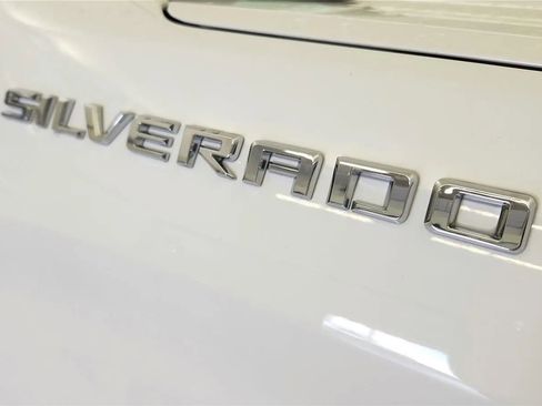 Used 2024 Chevrolet Silverado 1500 LT AWD/4WD image 17