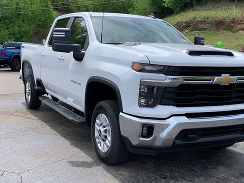 Used 2025 Chevrolet Silverado 2500 LT w/ Convenience Package AWD/4WD image 6