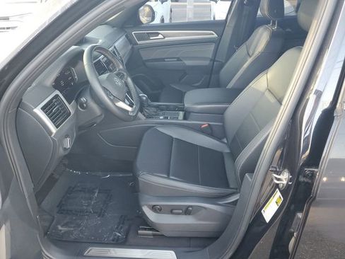Certified 2023 Volkswagen Atlas Cross Sport SE w/ Black Wheel Package image 18